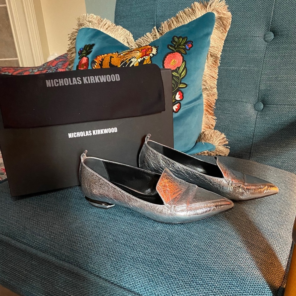 Nicholas Kirkwood Beya Silver Metallic Flats 36